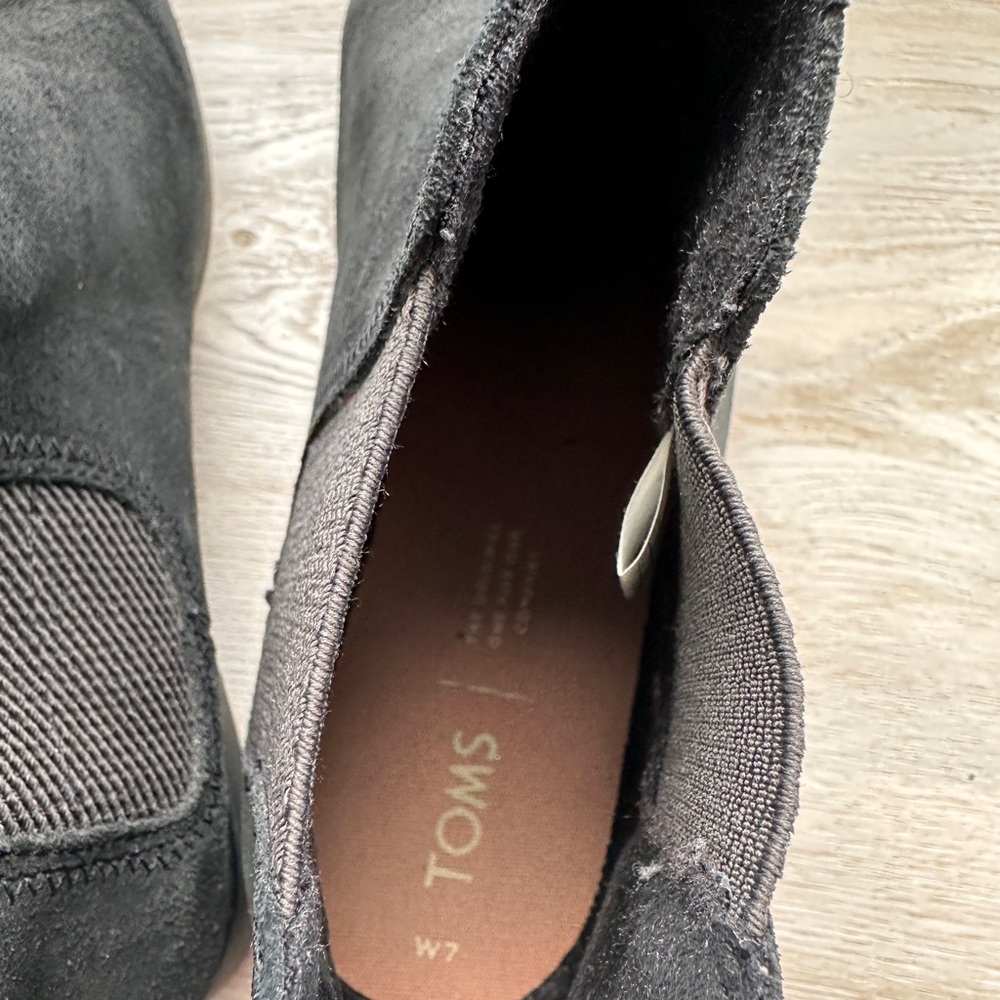 Toms Black Suede Women’s Chelsea Boots - Picture 4 of 8